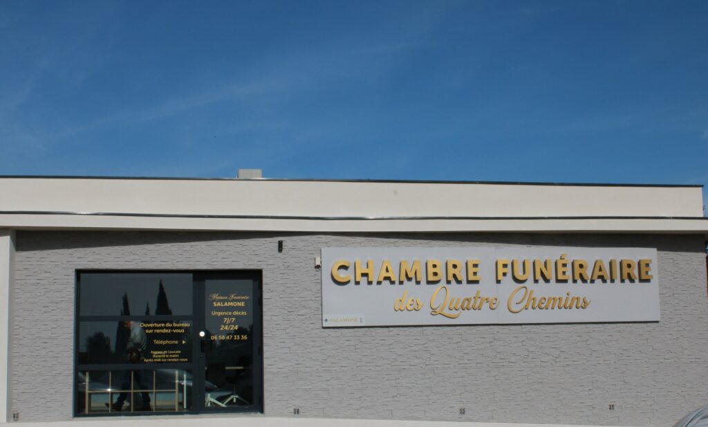 exterieur chambre funeraire quatre chemins